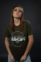 BOLD AMPLIFY TEE